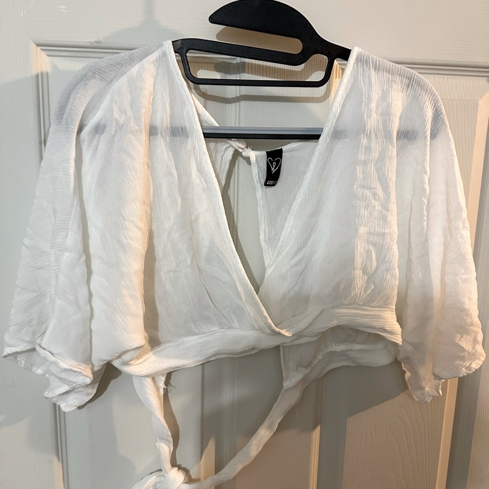 White crop top flowy